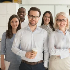 El equipo de Paréntesis Group posando para una fotografía.